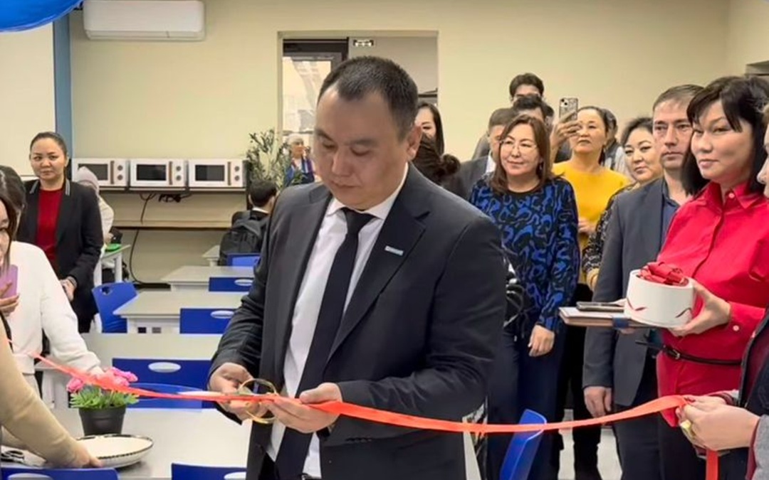 Столовая колледжа снова открыта!